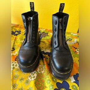Dr. Martens Sinclair platform boot size 7-7.5